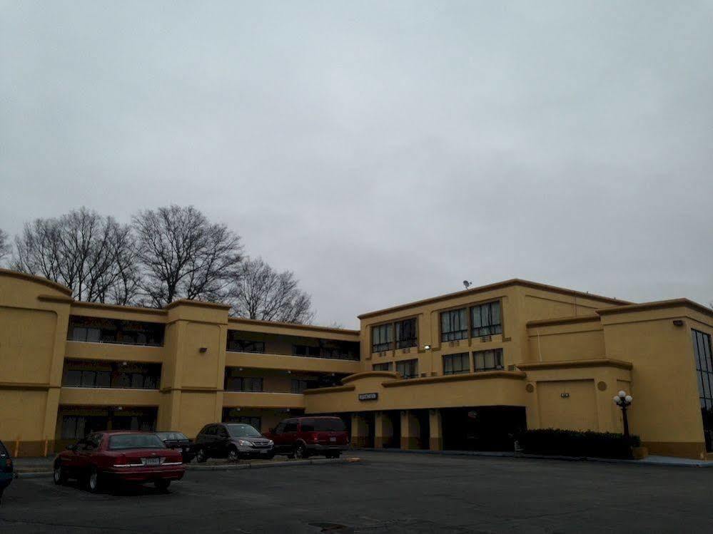 Diamond Inn & Suites Richmond Exterior photo